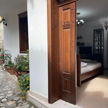Apartment Altin In Old Town Берат Екстер'єр фото