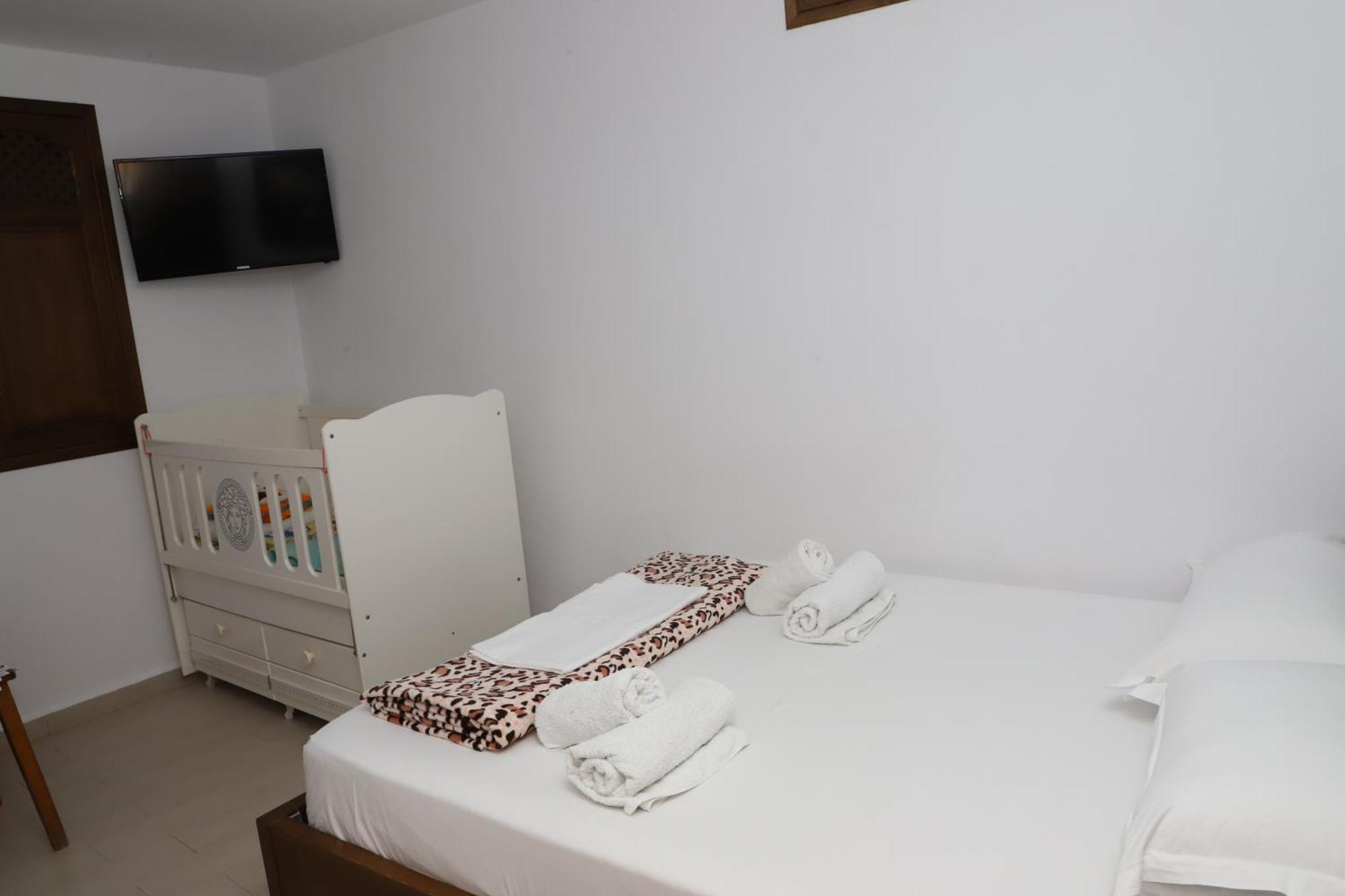 Apartment Altin In Old Town Берат Екстер'єр фото