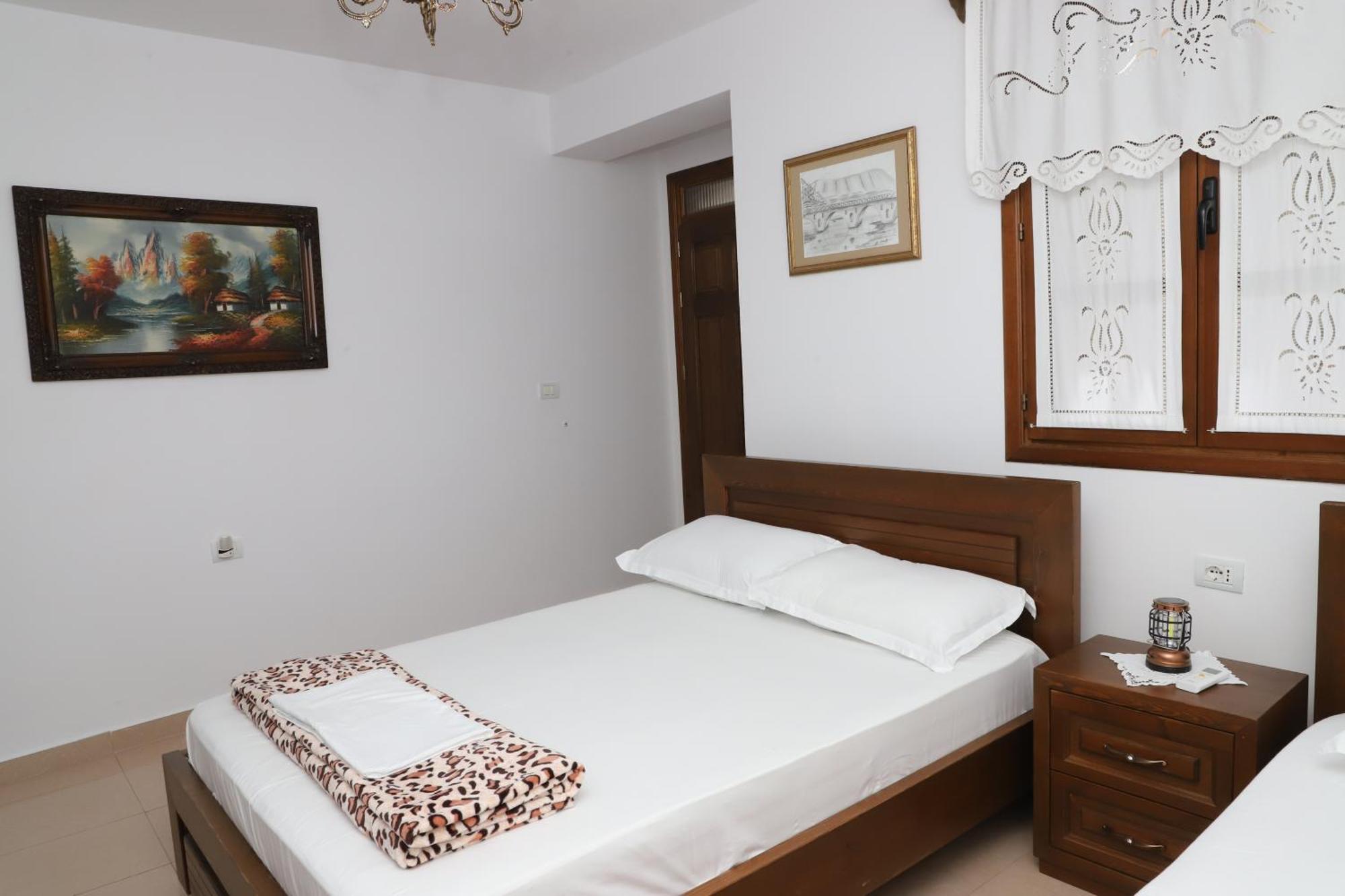 Apartment Altin In Old Town Берат Екстер'єр фото