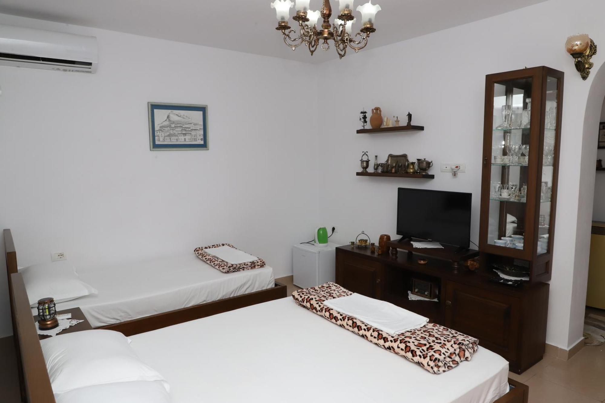 Apartment Altin In Old Town Берат Екстер'єр фото