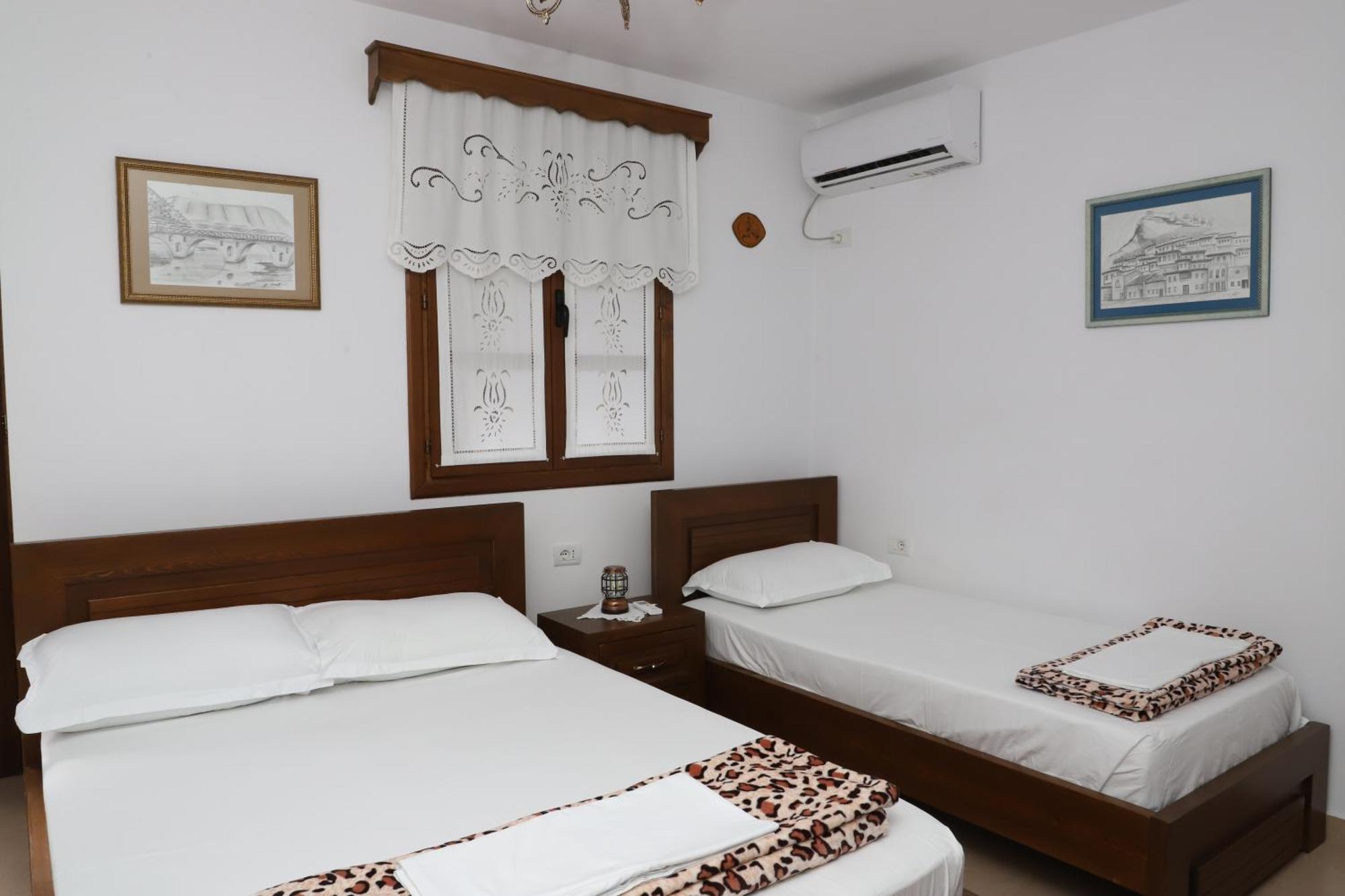 Apartment Altin In Old Town Берат Екстер'єр фото
