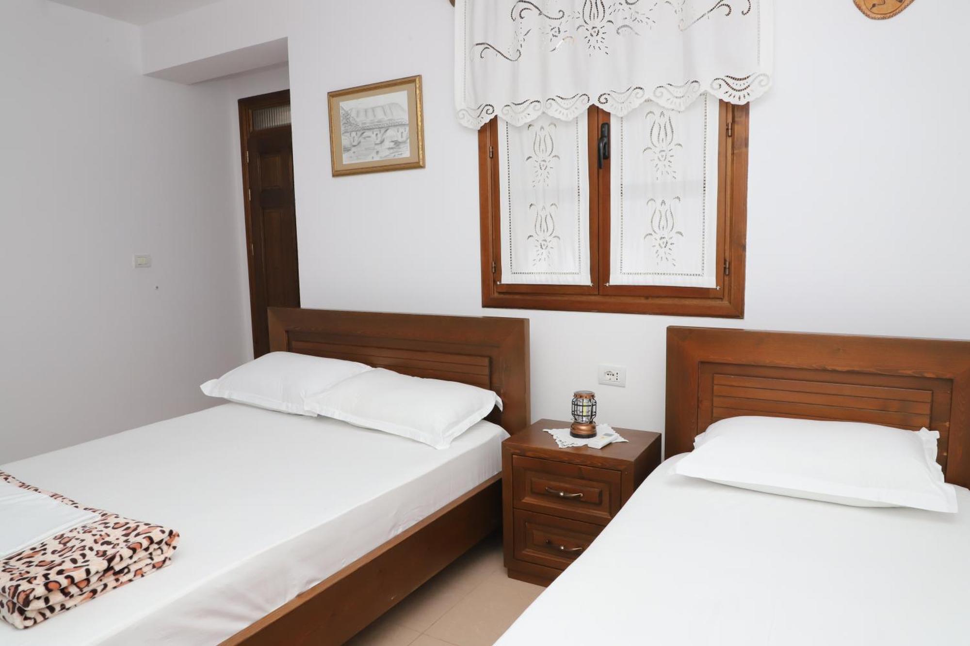 Apartment Altin In Old Town Берат Екстер'єр фото