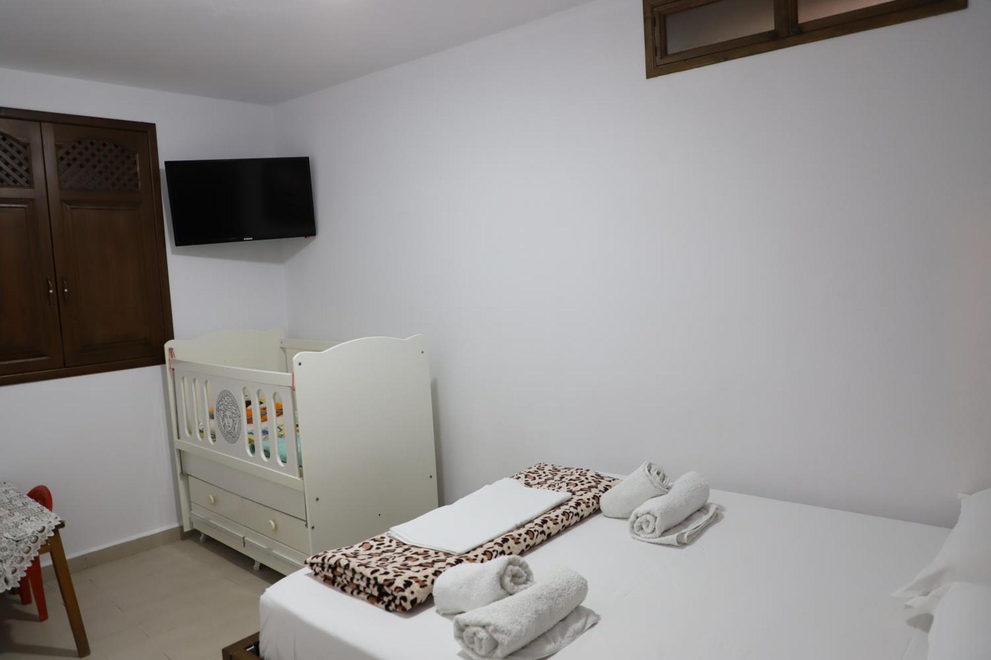 Apartment Altin In Old Town Берат Екстер'єр фото