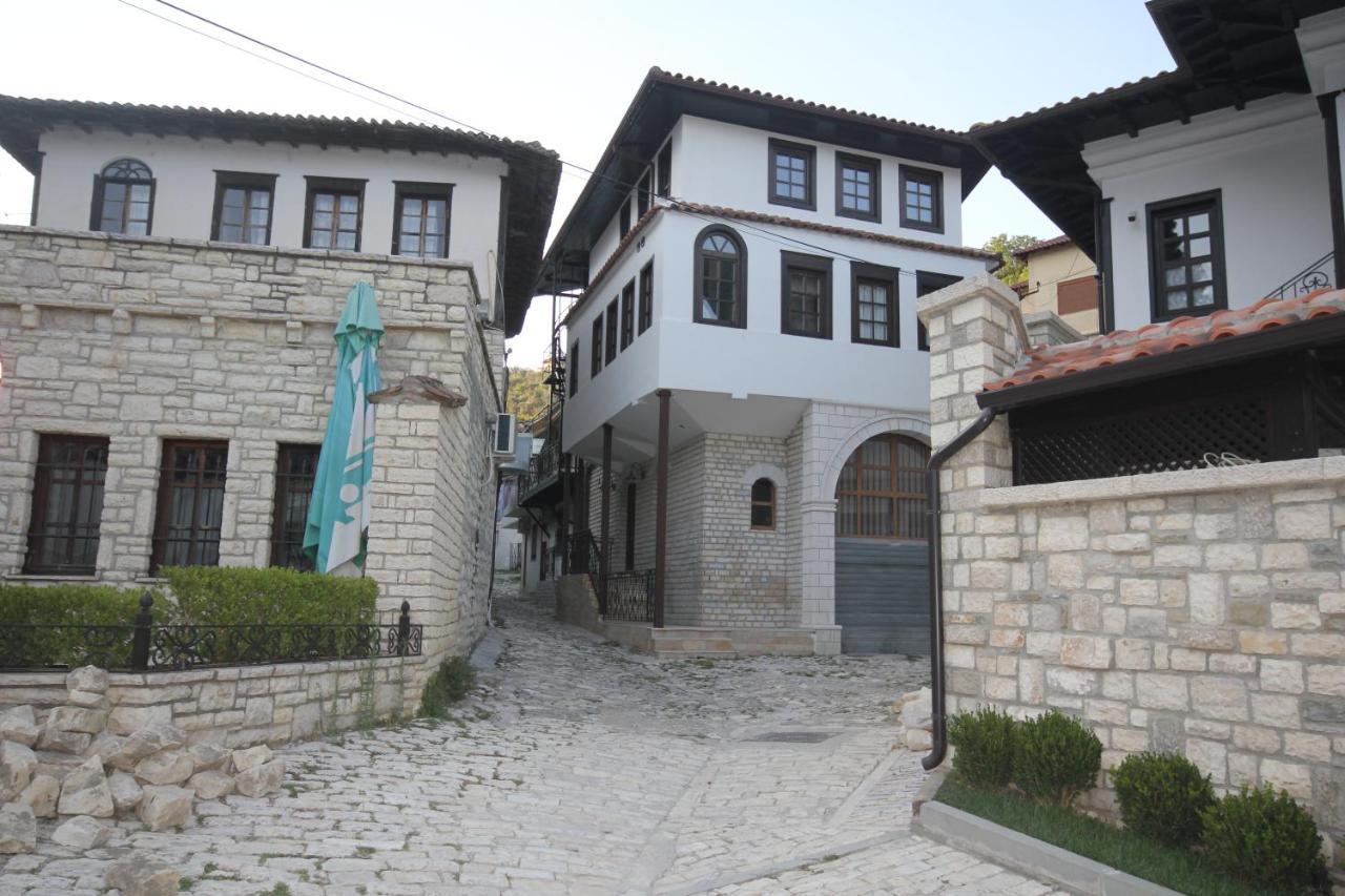 Apartment Altin In Old Town Берат Екстер'єр фото